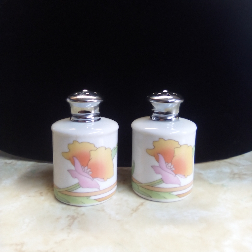 Vintage Toscany Collection Poppy Salt and Pepper Shakers